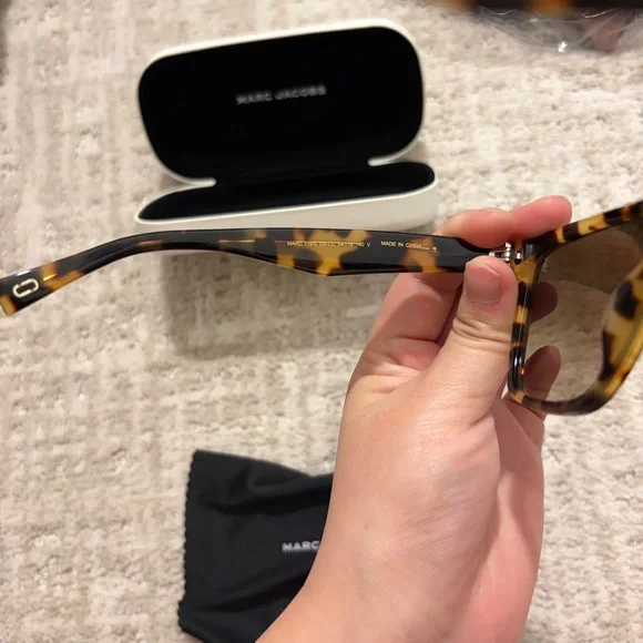 Marc Jacobs Flat Top Brown Gradient Tortoiseshell Square Frame Sunglasses - Picture 5 of 8